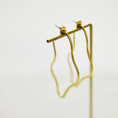 ＜Rose Tiara (Women/大きいサイズ)＞ランダムウェーブピアス（８３１４５５０５）
