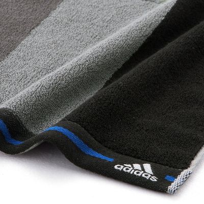 ａｄｉｄａｓ　スリートーン　タオルハンカチ（２０２３０６１３５００６０）