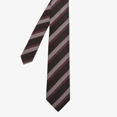 ＜D’URBAN (Men)＞グラデーションカラーストライプネクタイ（レッド）（１６０６２８０４２３）