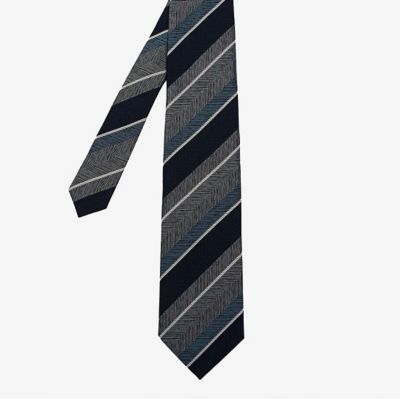 ＜D’URBAN (Men)＞ダーバン　Ｄ’ＵＲＢＡＮ　ワイドストライプヘリンボンネクタイ　（グレー）（１６０６２８０５１７）