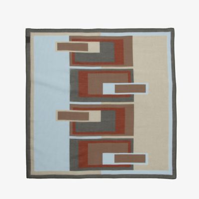 ＜D’URBAN (Men)＞ダーバン　Ｄ’ＵＲＢＡＮ　幾何学柄ネッカチーフ　（ブルー）（１６０６２８２０５１）