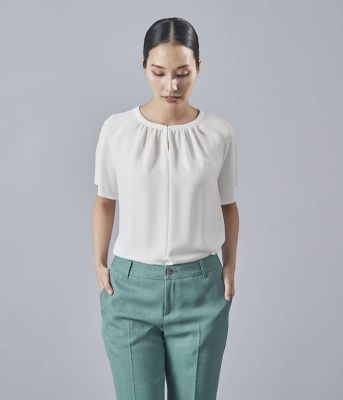 Atraer (Women)/アトラエル ストレッチジョーゼット　スラッシュ開き半袖ブラウス（２０２５２６６５５５３１）