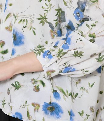 ルミナスフラワープリント 8分袖シャーリングブラウス