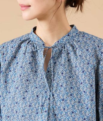 【NEW】ニューヨーカー（NEWYORKER）/リバティ アバサン・スポット スタンドカラーリボンブラウス リバティ アバサン・スポット スタンドカラーリボンブラウス