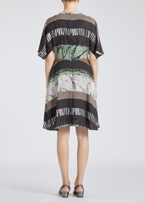 ウィメンズ　　”Ａｓｓｅｍｂｌｅｄ　Ｓｔｒｉｐｅ”　ワンピース（２３５００１５５２Ｄ）