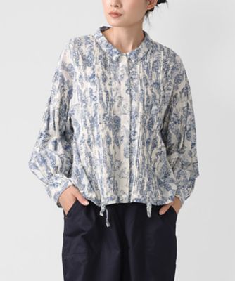 ＜BASCO (Women/大きいサイズ)＞へインジャケット・グレージュ　フラワープリントのピンタックショートジャケット　１１０５０６１ー５７