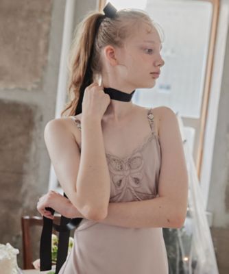 ＜etre loin (Women)＞【受注商品】１２月下旬以降お届け　Ｒｉｂｂｏｎ　ｅｍｂｒｏｉｄｅｒｅｄ　ｓａｔｉｎ　ｃａｍｉ　ｄｒｅｓｓ　１２５０５２