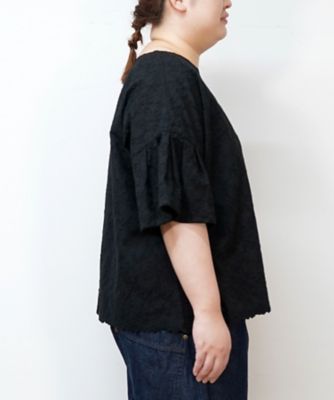 レイラブラウス・４　刺繍素材のドレープスリーブトップ　プラスサイズ　１３１９２５２ー１０