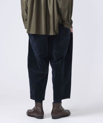 マオパンツ・25 細コーデュロイ素材のバックポケットパンツ