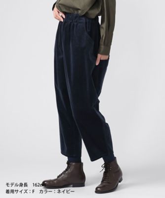 マオパンツ・25 細コーデュロイ素材のバックポケットパンツ