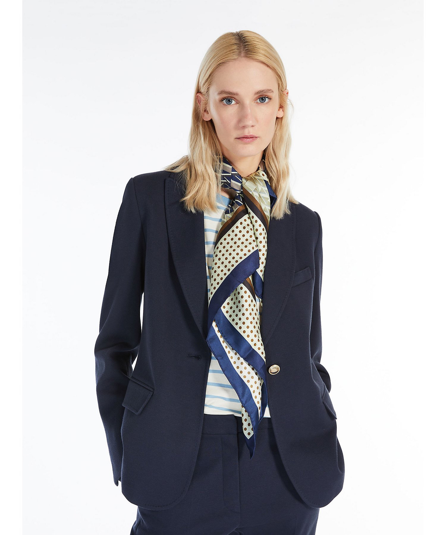 正規店仕入れの LA2824 ブルゾン 人気ブランドを MaxMara ウイークエンドマックスマーラ WEEKEND 黒 ジャージーブルゾン NAMUR-04 ヴィスコースジャージスエット ジップアップブルゾン 紺 MaxMara WEEKEND