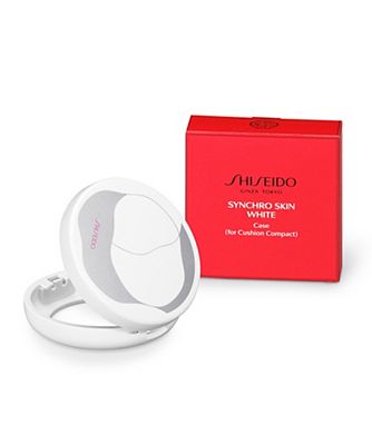 資生堂 メーキャップ シンクロスキン ホワイト クッションコンパクト（レフィル）がセットできる専用ケース。 携帯に便利なミラー付きです。