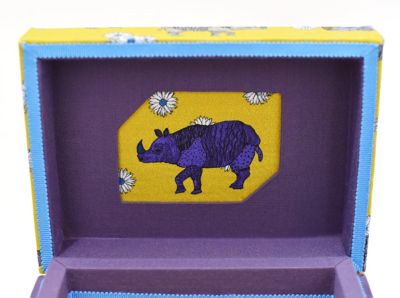 マンナインミニ茶箱「Ｒｈｉｎｏｃｅｒｏｓ　Ｍｕｓｔａｒｄ」
