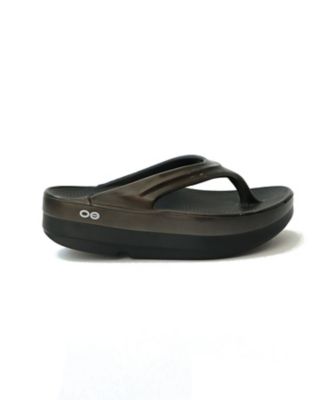 OOFOS (Women)/ウーフォス ＯＯｍｅｇａ　Ｌｕｘｅ＿Ｔｉｔａｎｉｕｍ　Ｍｉｒｒｏｒ　２０００８１０１７８２５２