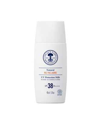SPF38 PA++++でUVAもUVBもしっかり防御し、湿度の高い日本でも汗や水に強いロングラスティング仕様です。365日、一日中太陽から守りながら、植物成分がうるおいを与え、肌にも最大限のやさしさ