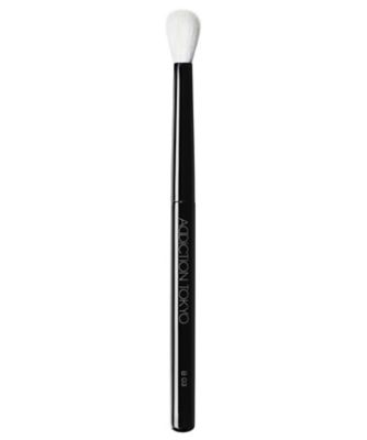 ボカシに適したBLENDING BRUSHと、細かいキワに適したDETAIL BRUSH。 全7種類のブラシで、誰でもプロのような仕上がりを自然に、スピーディーに。 色をやわらかにのせたり、ふんわりぼ