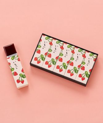プレゼントにお勧め！とらやの「小形羊羹いちご」。1日に100個も