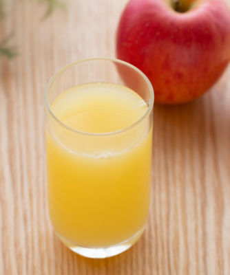 ９１０８５　１箱（２４本）　青森県産りんご　ストレート果汁１００％　りんごジュース