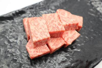 ＜I’s MEAT SELECTION＞国内産　黒毛和牛　サイコロステーキ用