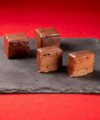 キューブチョコレートケーキ