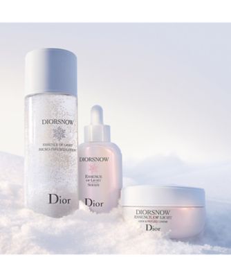 Dior スノー エッセンス オブ ライト新品を1点お送り致します