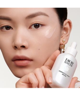 ディオール（Dior） ディオール スノー エッセンス オブ ライト セラム（薬用美容液）［医薬部外品］ 通販 |  【meeco（ミーコ）】三越伊勢丹ブランドコスメ・デパコス・化粧品の通販