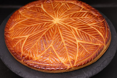 ＜Patisserie YUTA ogura vision Y＞１／４（土）～６（月）お届け★Ｇａｌｅｔｔｅ　ｄｅｓ　ｒｏｉｓ／ガレット・デ・ロワ