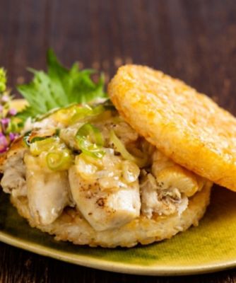 炙った香りが香ばしい焼魚ライスバーガー（２種８点）