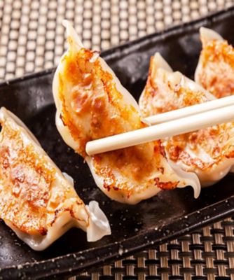 ＜鹿児島/薩摩川内市観光物産協会＞★【産直】たれのいらない黒豚餃子（しょうが）１２個入り×８袋