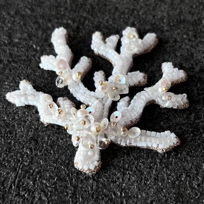 ＜Broderie La mienne＞★珊瑚のブローチ