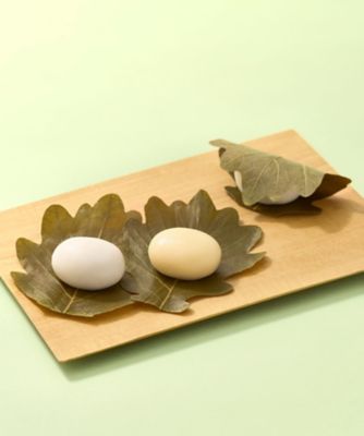 ＜とらや＞【店頭受取／新宿】とらや柏餅（御膳餡）３個入　５月３日（日・祝）～５月５日（火・祝）　各日午後２時～午後６時お受け取り