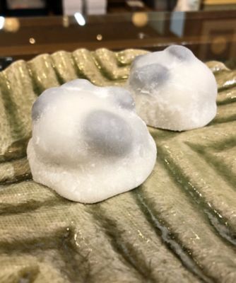 まるに抱き柏/マルニダキガシワ 【店頭受取／新宿】【１０月】黒豆大福　１０月２５日（日）午後４時～午後５時３０分お受け取り