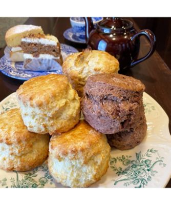＜Leads Cafe＞★英国式スコーンとケーキのセット
