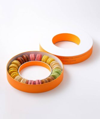 ＜PIERRE HERME PARIS＞イニシヤシヨン　マカロン２０個詰合せ