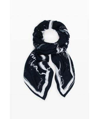 Mr． Christian Lacroixによってデザインされた花鳥