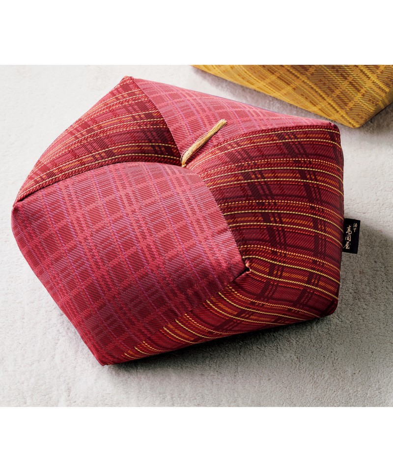 〈洛中高岡屋〉おじゃみ座布団　Ｍサイズ　西陣織　三枡格子（紅）【５７５４２３】