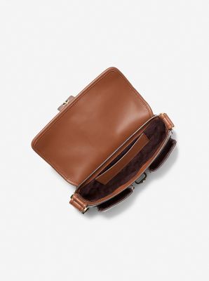COLBY エンパイア シグネチャーロゴ ショルダー ミディアム