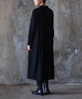 エルド　長めカフスとタックプリーツのブラックドレス