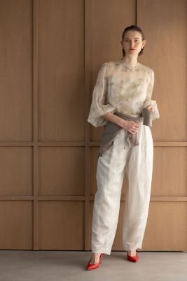 ＜ebure (Women)＞フラワープリントオーガンジーブラウス　４３１０７００５７１