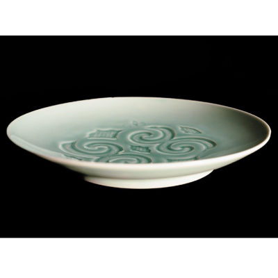 アイヌ工芸と暮らす。70＞アイヌ文様有田焼 皿 7寸 平良秀晴