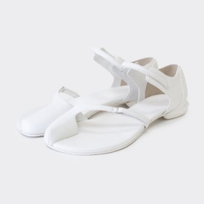サンダル　ＴＨＵＭＢＨＯＬＥ　ＳＡＮＤＡＬＳ　４２０２５Ｏ