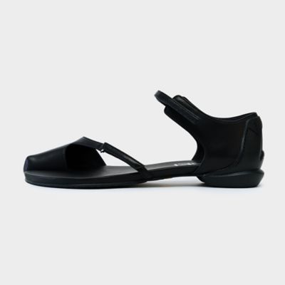 サンダル　ＴＨＵＭＢＨＯＬＥ　ＳＡＮＤＡＬＳ　４２０２５Ｏ