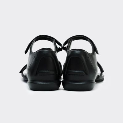サンダル　ＴＨＵＭＢＨＯＬＥ　ＳＡＮＤＡＬＳ　４２０２５Ｏ
