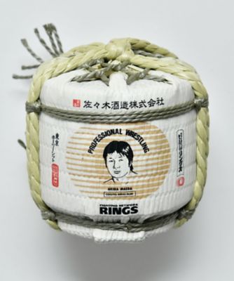 ＜HOLY SHIT (Men)＞こも樽　前田日明×佐々木酒造　８６　ＭＡＥＤＡ　ＳＳ　ＫＯＭＯＤＡＲＵ