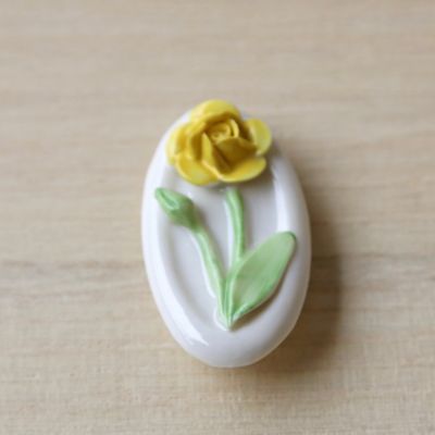 ＜belleek＞★ローズオーバルブローチ　イエロー