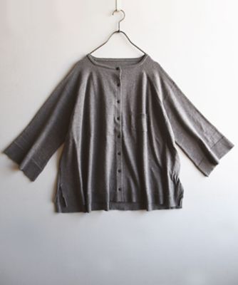 オークカーデ　ロングシーズン活躍するニットカーデ　