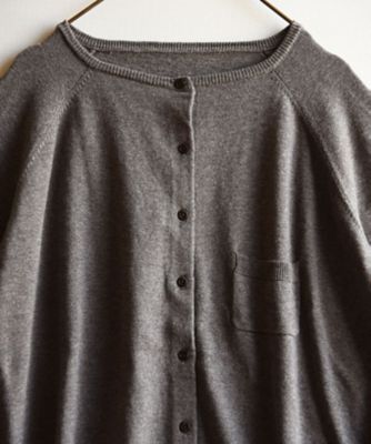 オークカーデ　ロングシーズン活躍するニットカーデ　
