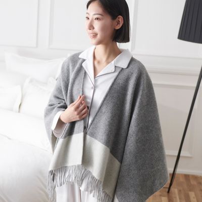 ＜SACRA＞エクストラファインラムウールポンチョ SACRA＞エクストラファインラムウールポンチョ