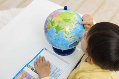 知らない国がすぐに見つかるくもんの地球儀