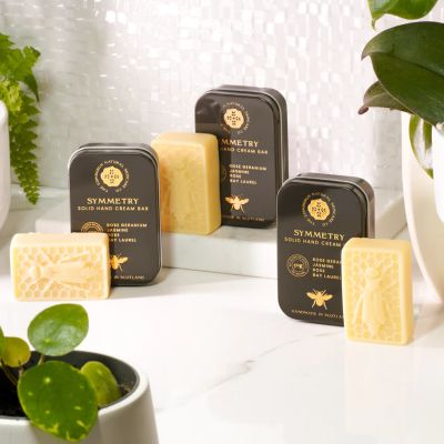 ＳＹＭＭＥＴＲＹ　ＳＯＬＩＤ　ＨＡＮＤ　ＣＲＥＡＭ　ＢＡＲ